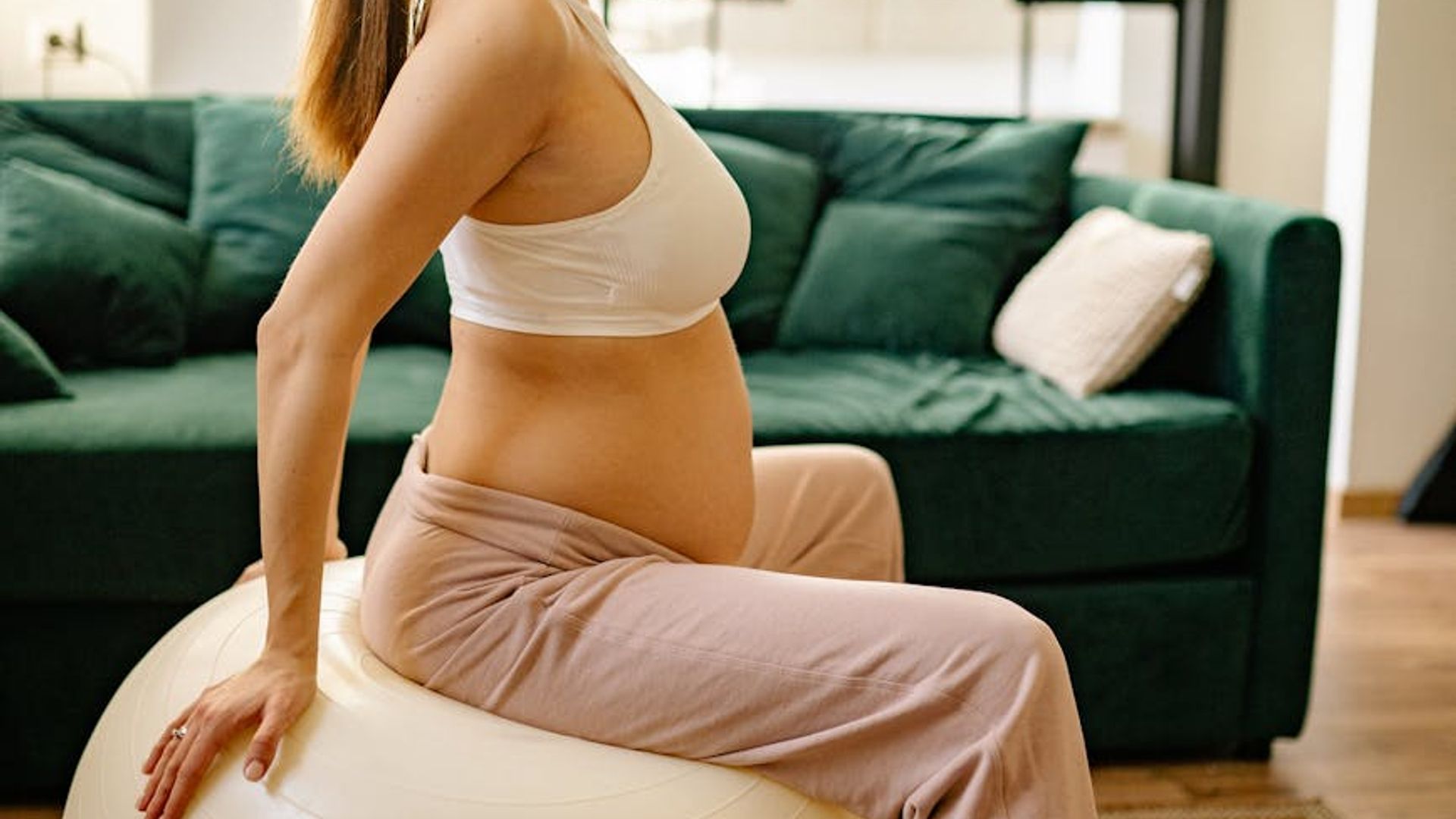 Calm and spacious room with soft light, perfect for yoga practice.
